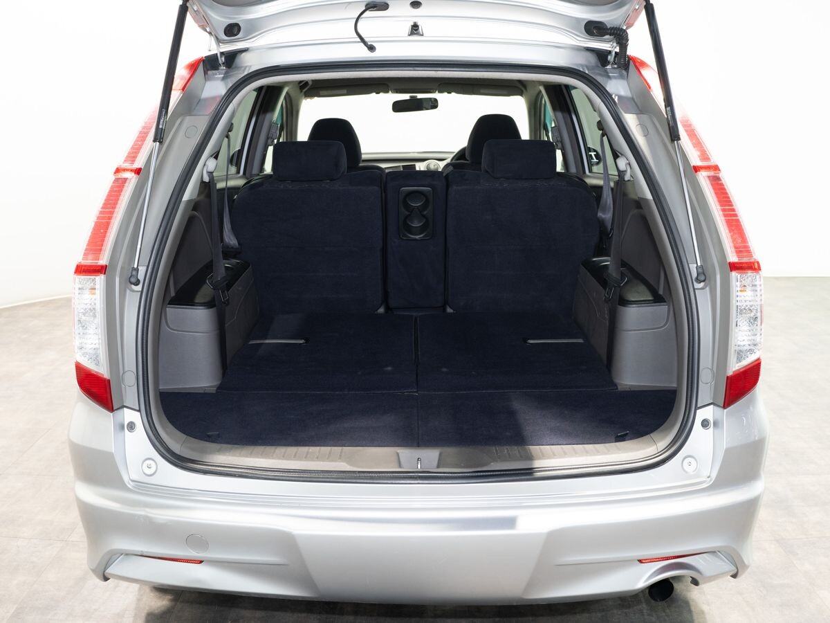 Honda Stream 2010 - фото автомобиля