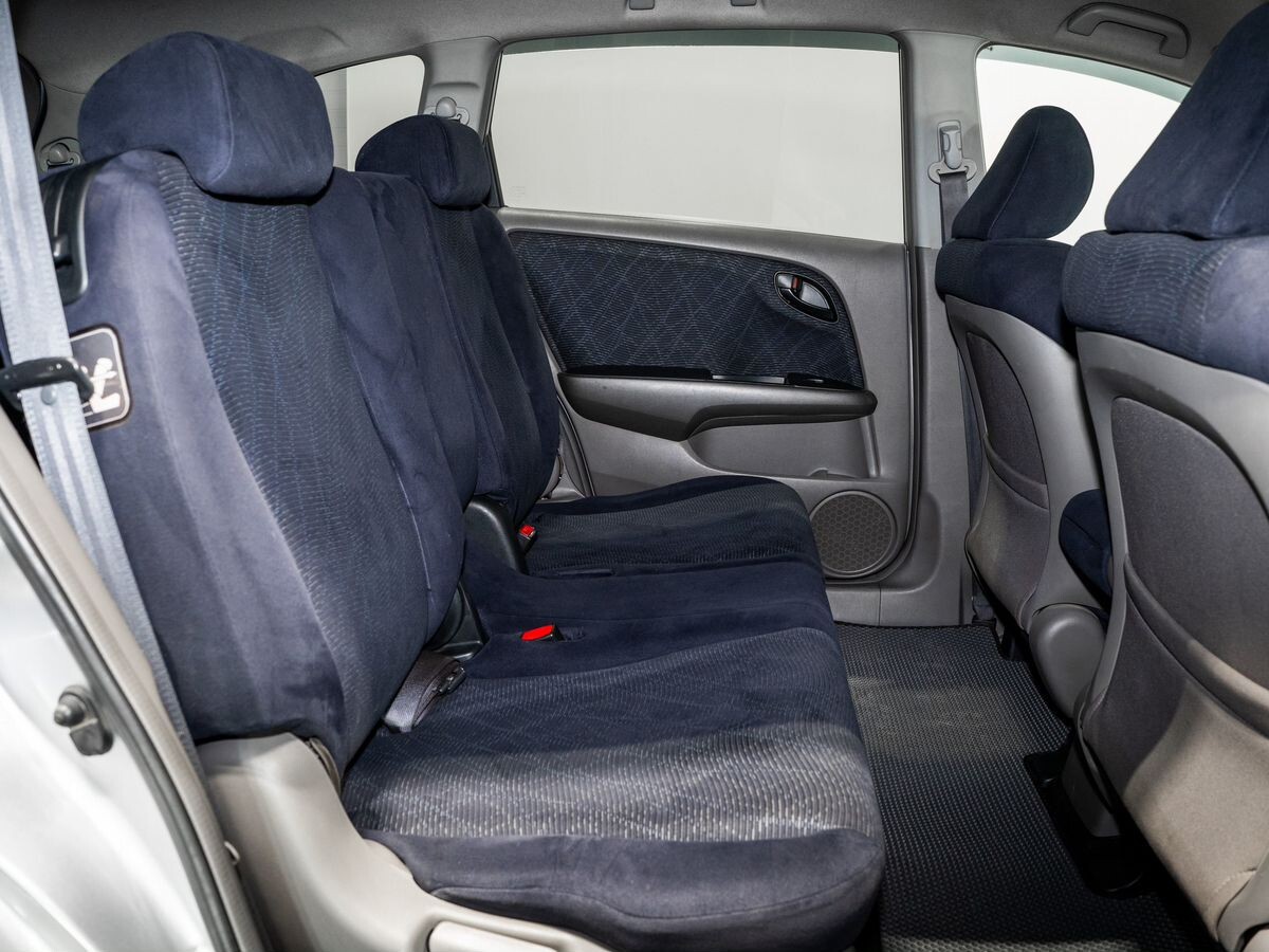 Honda Stream 2010 - фото автомобиля