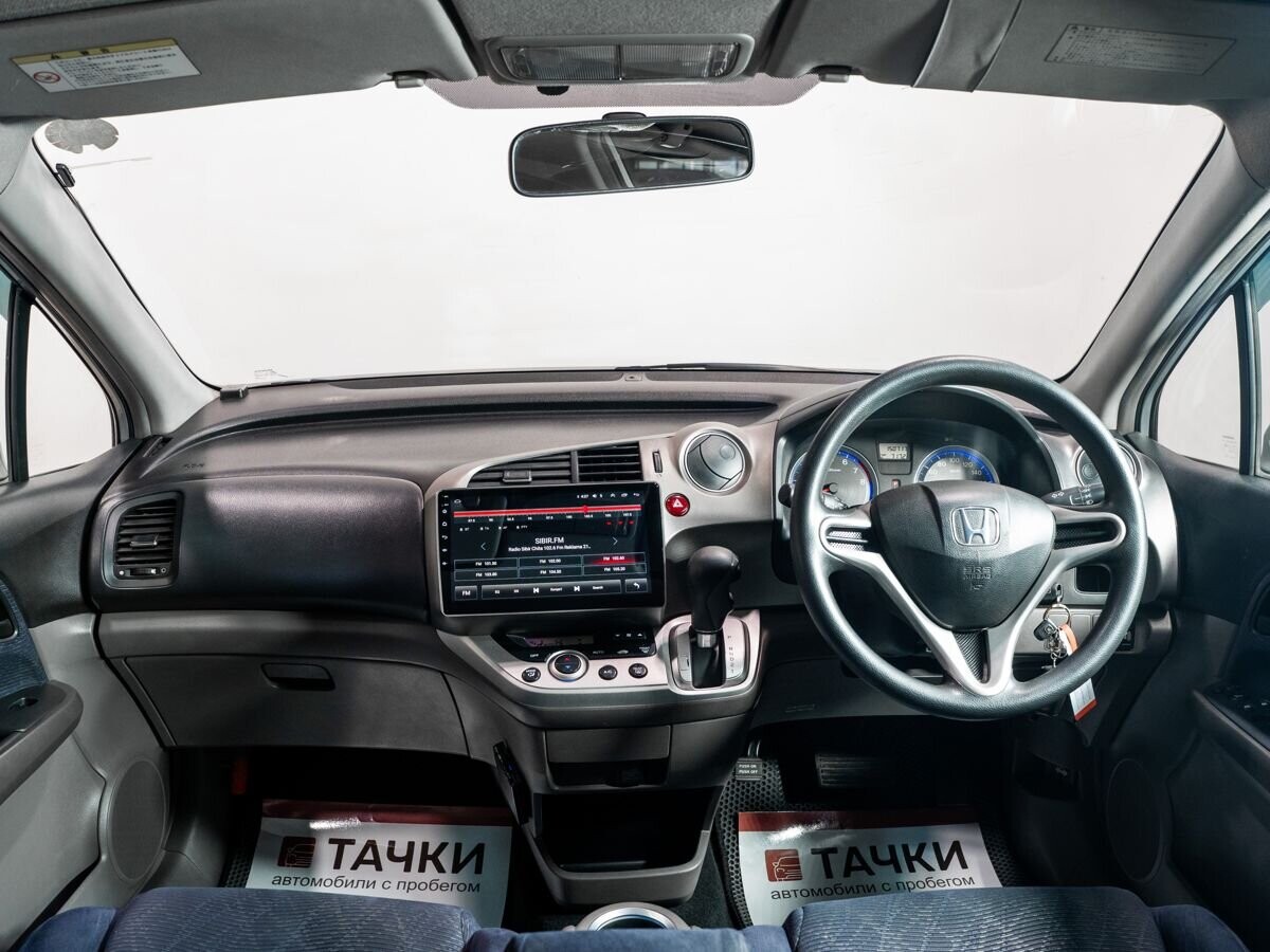 Honda Stream 2010 - фото автомобиля