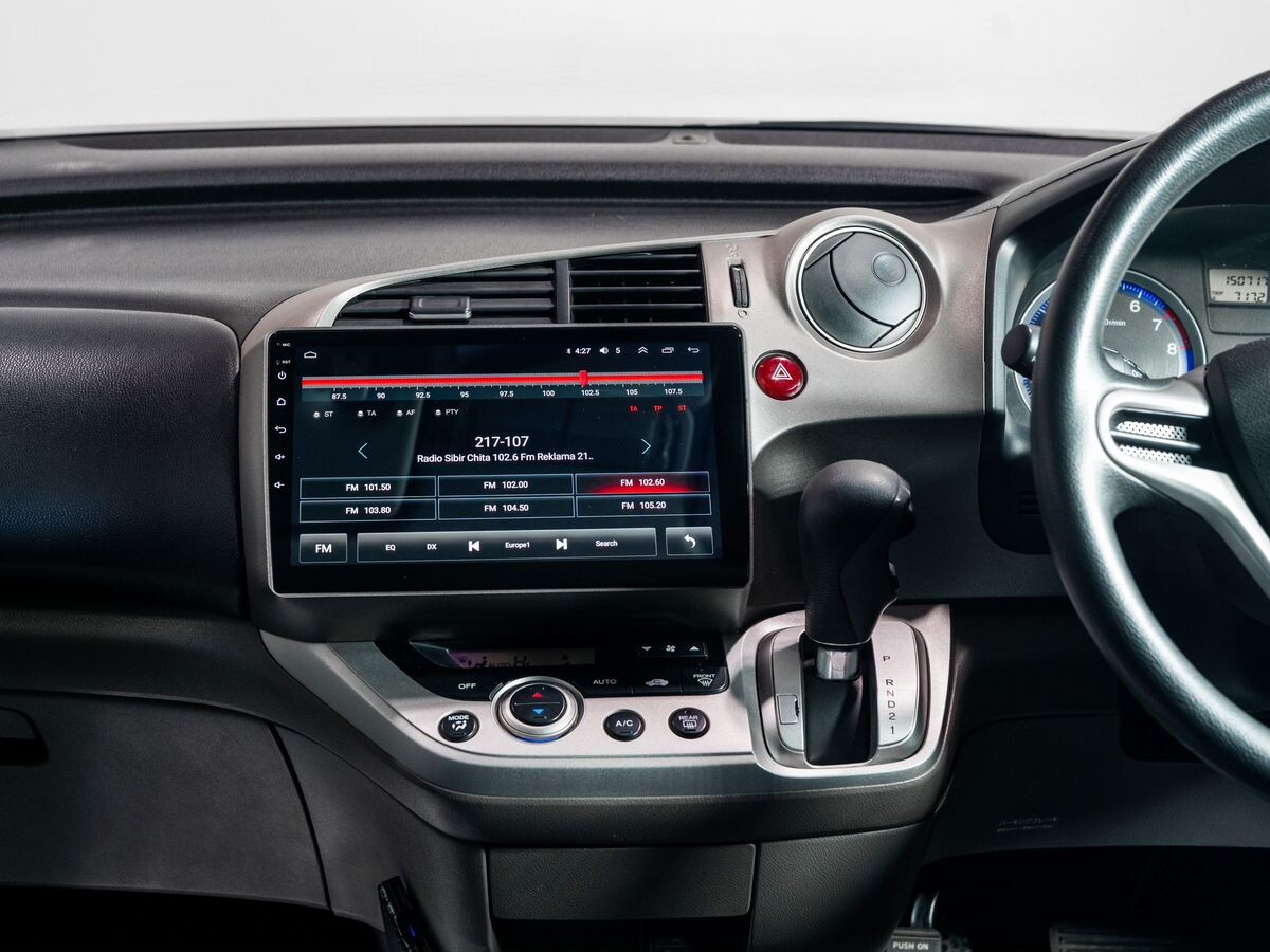 Honda Stream 2010 - фото автомобиля