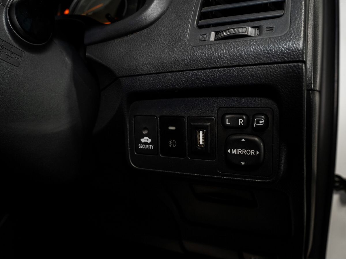 Toyota Corolla 2011 - фото автомобиля