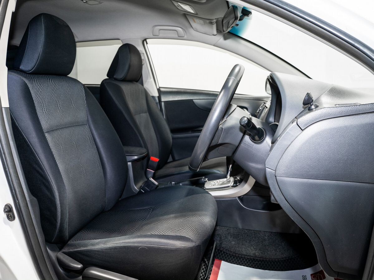 Toyota Corolla 2011 - фото автомобиля