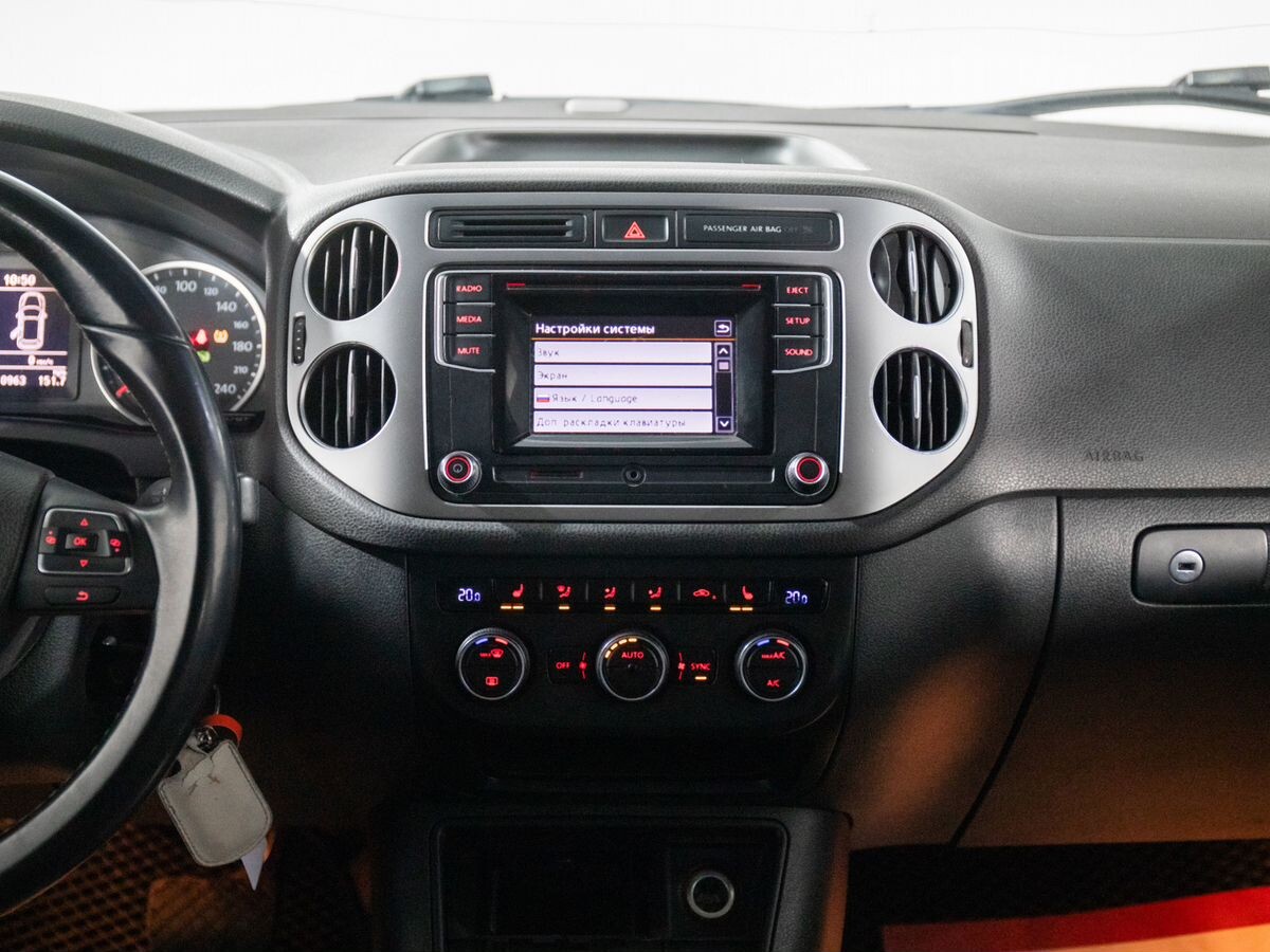 Volkswagen Tiguan 2016 - фото автомобиля