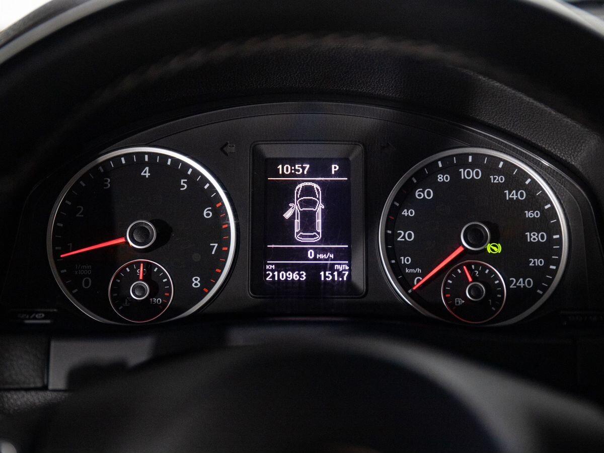 Volkswagen Tiguan 2016 - фото автомобиля