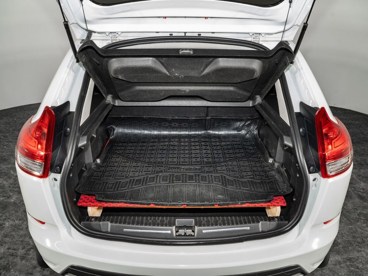 Lada (ВАЗ) XRAY 2018 - фото автомобиля