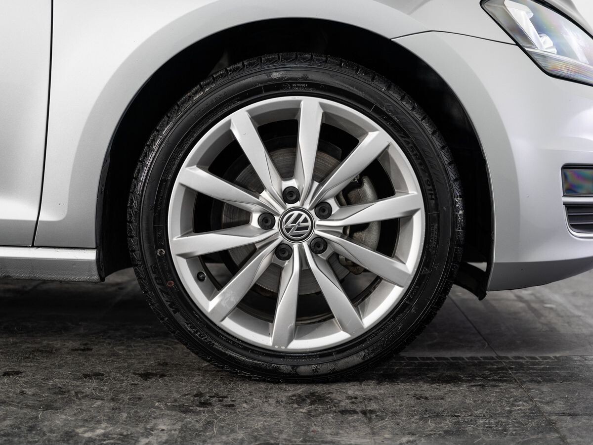 Volkswagen Golf 2015 - фото автомобиля