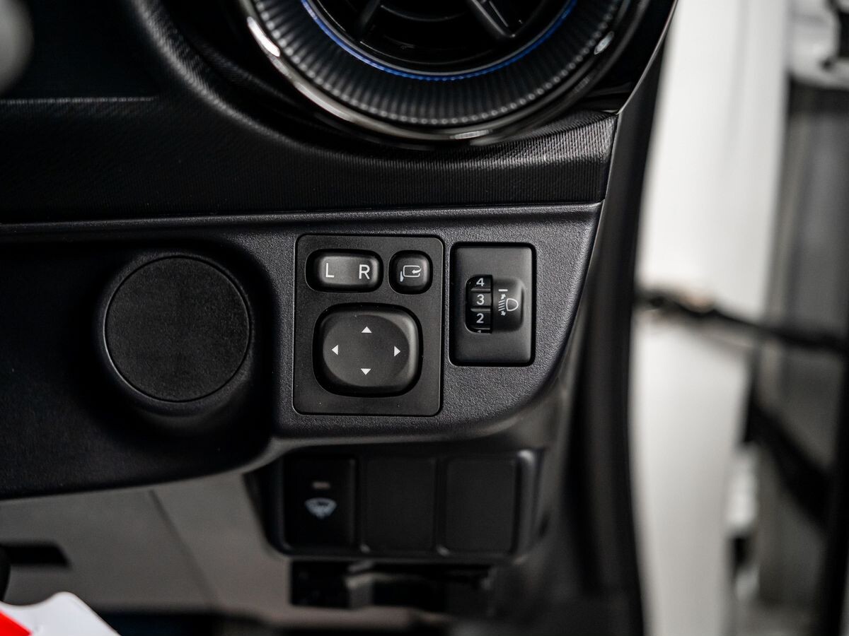 Toyota Aqua 2018 - фото автомобиля