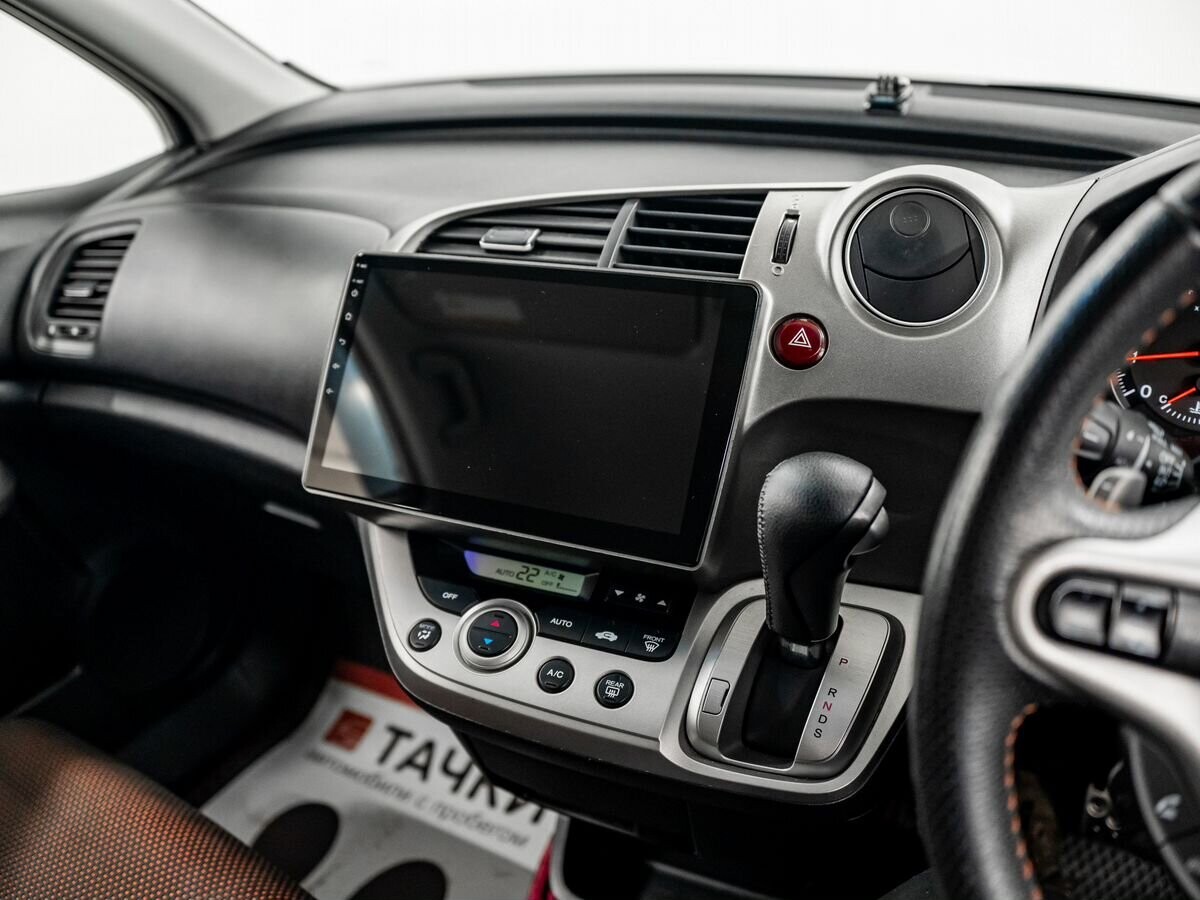 Honda Stream 2011 - фото автомобиля