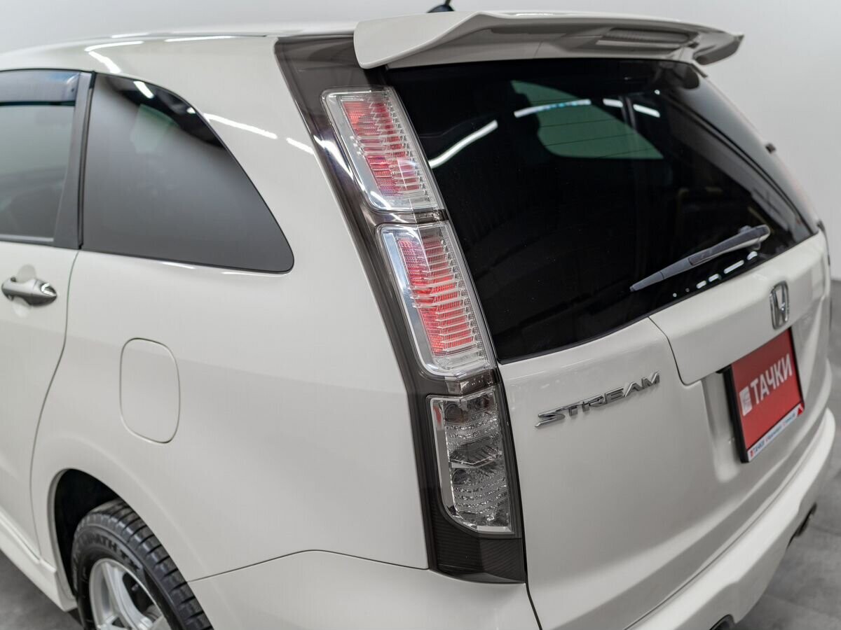 Honda Stream 2011 - фото автомобиля