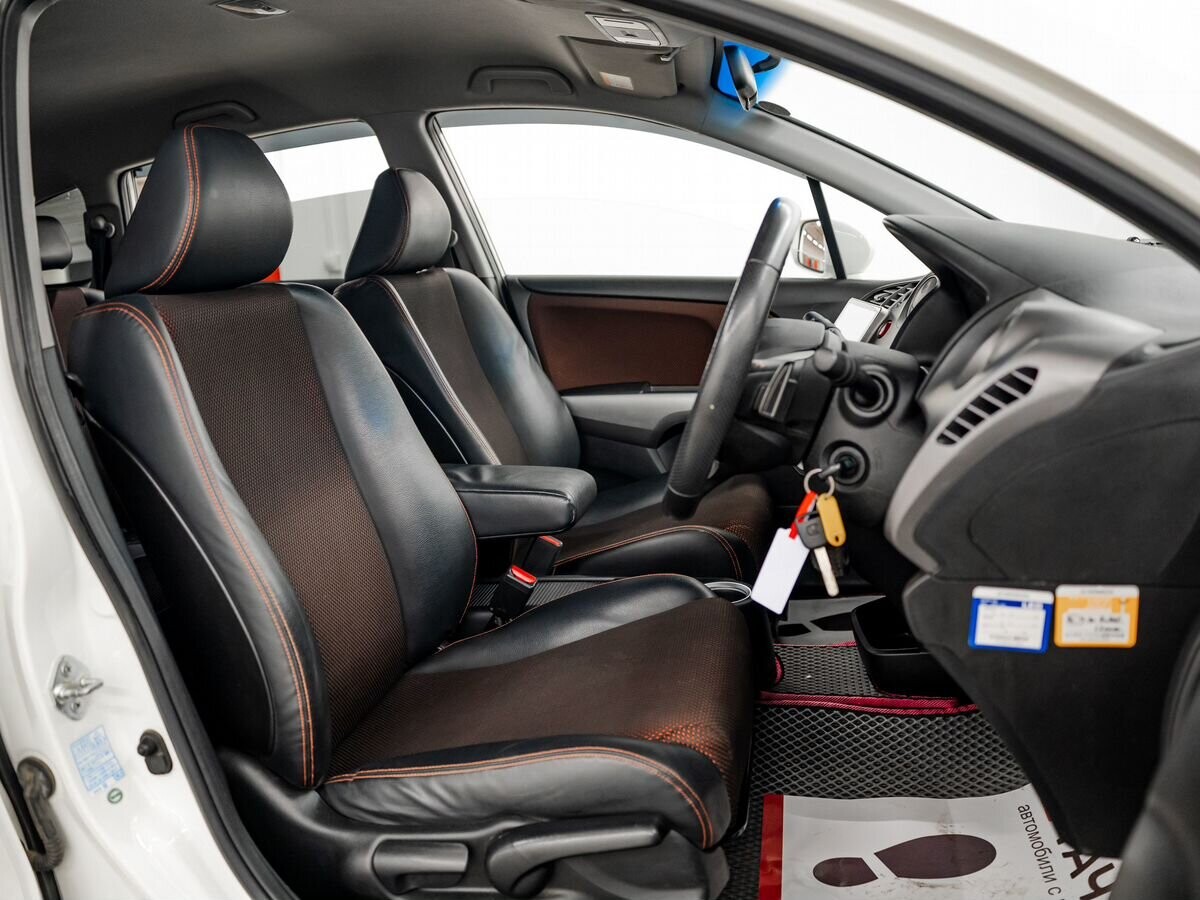 Honda Stream 2011 - фото автомобиля