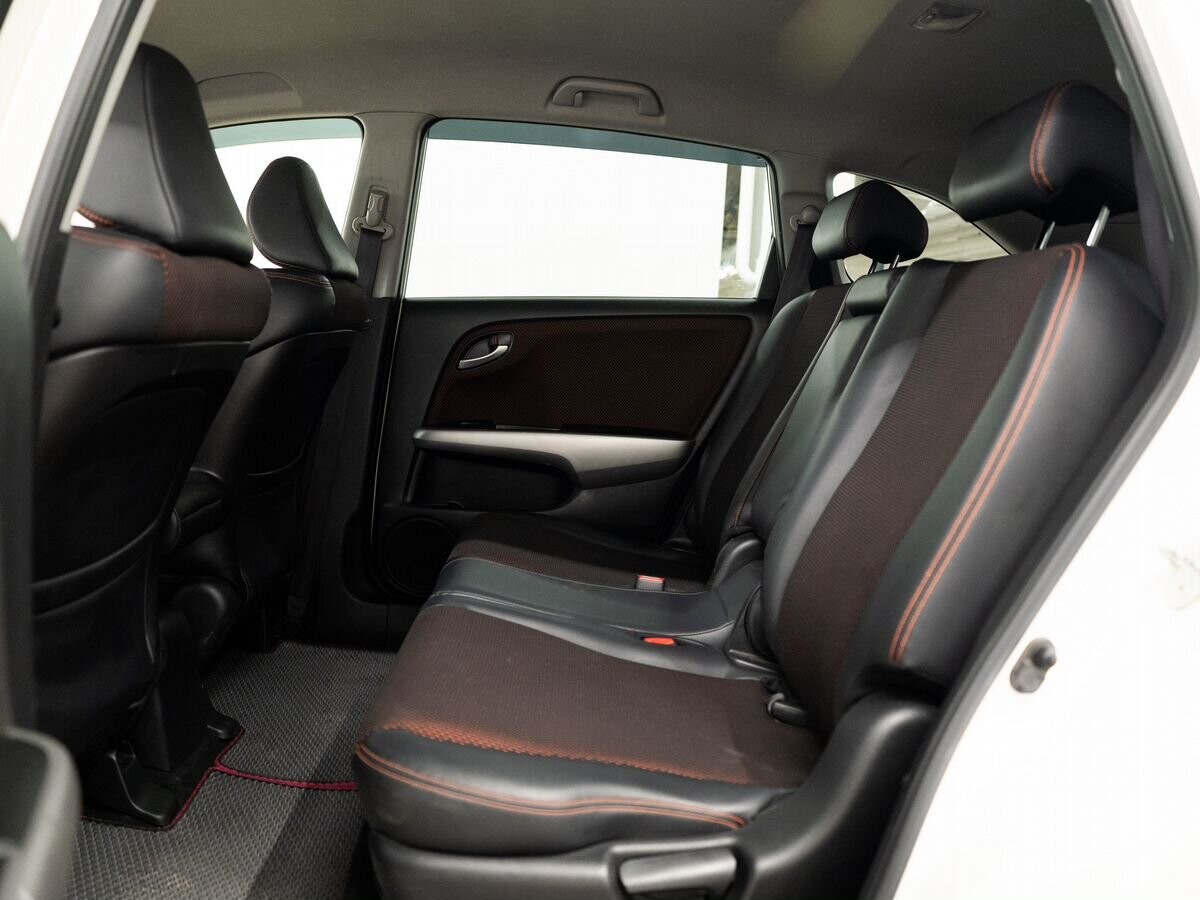 Honda Stream 2011 - фото автомобиля