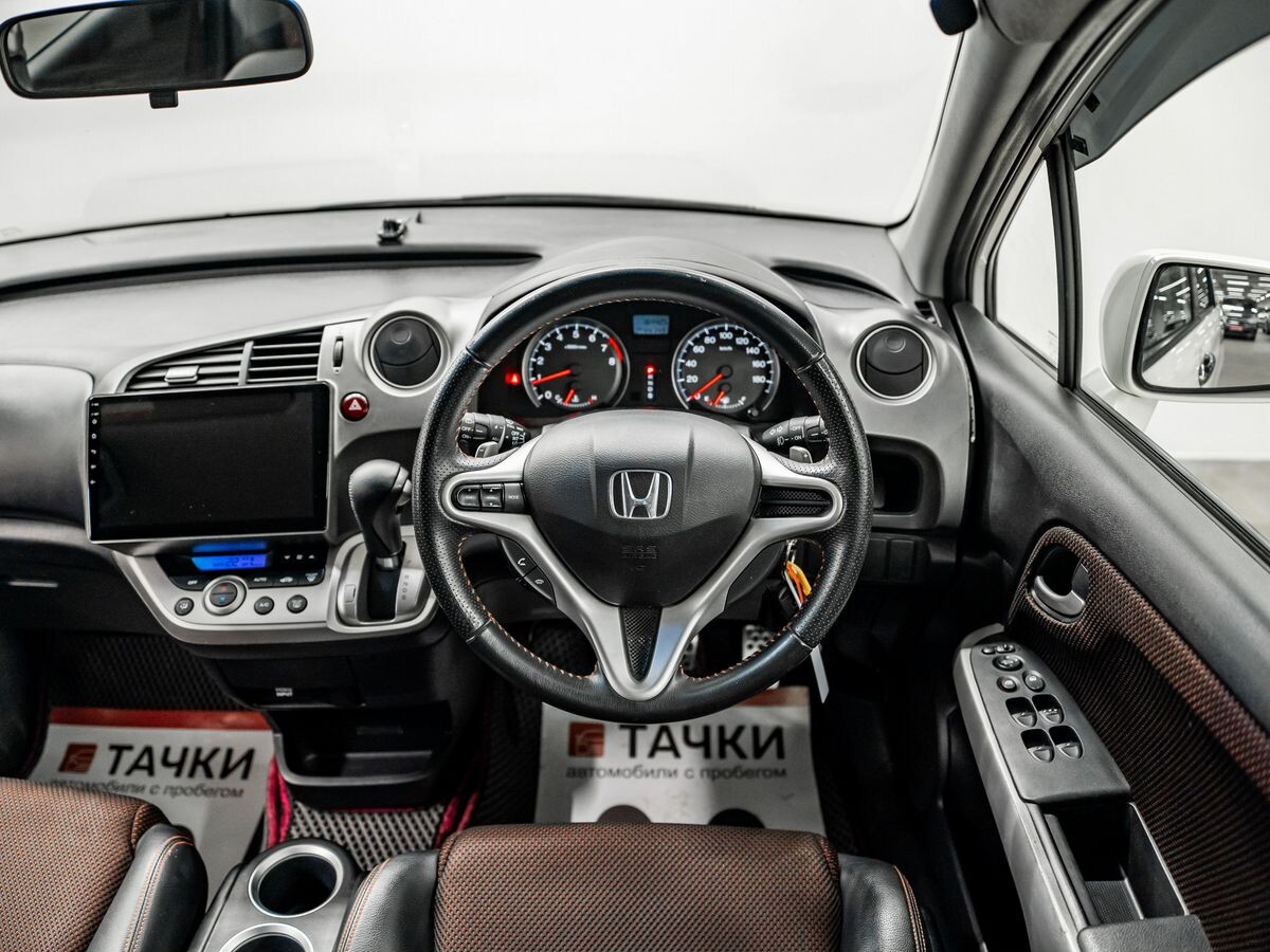 Honda Stream 2011 - фото автомобиля