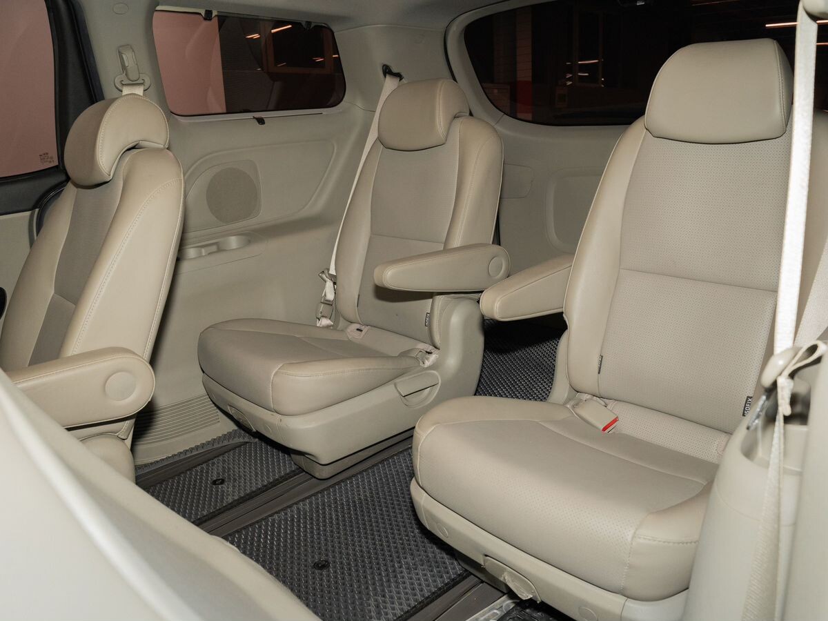 Kia Carnival 2020 - фото автомобиля