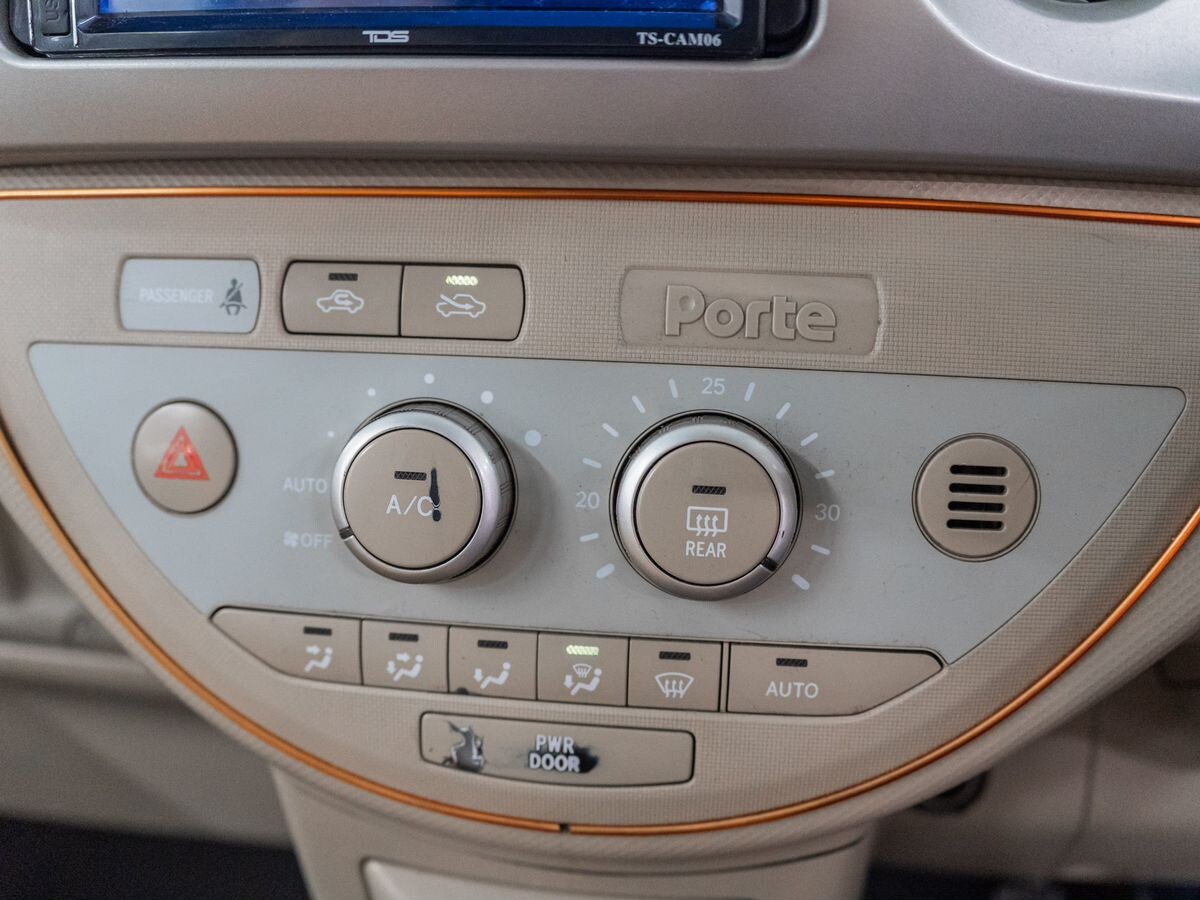 Toyota Porte 2004 - фото автомобиля