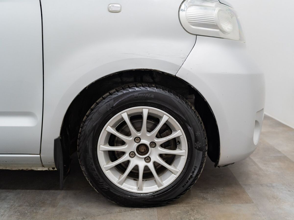 Toyota Porte 2004 - фото автомобиля