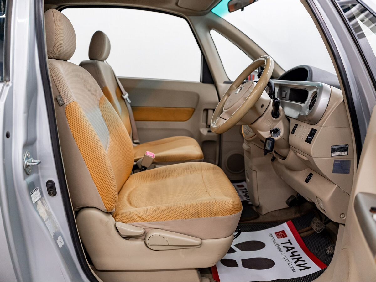 Toyota Porte 2004 - фото автомобиля