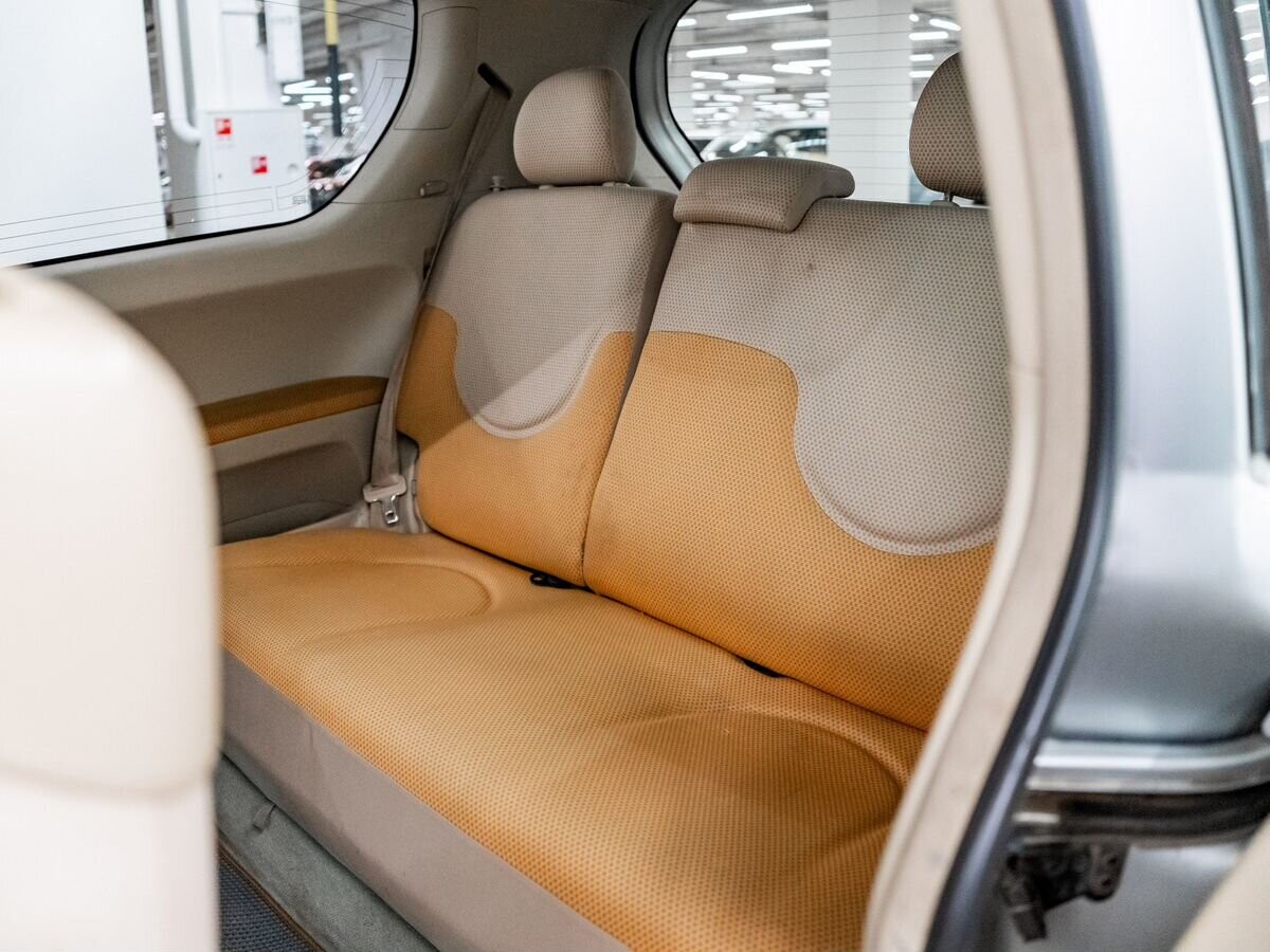 Toyota Porte 2004 - фото автомобиля