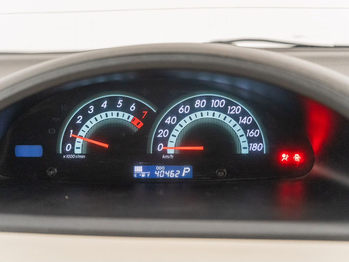 Toyota Porte 2004 - фото автомобиля