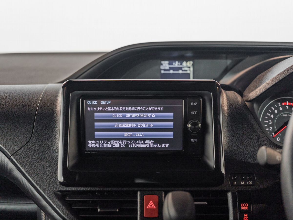 Toyota Noah 2017 - фото автомобиля