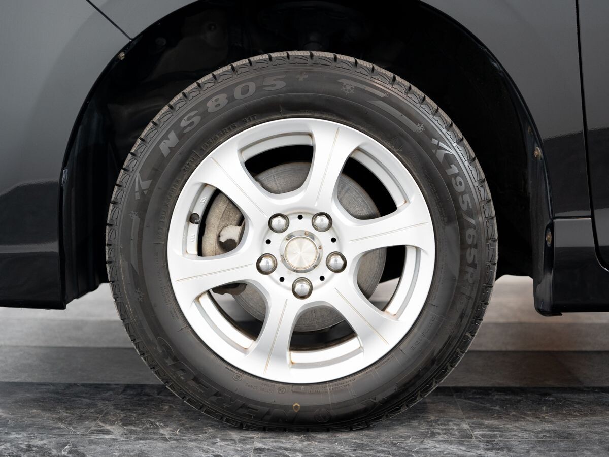 Toyota Noah 2017 - фото автомобиля