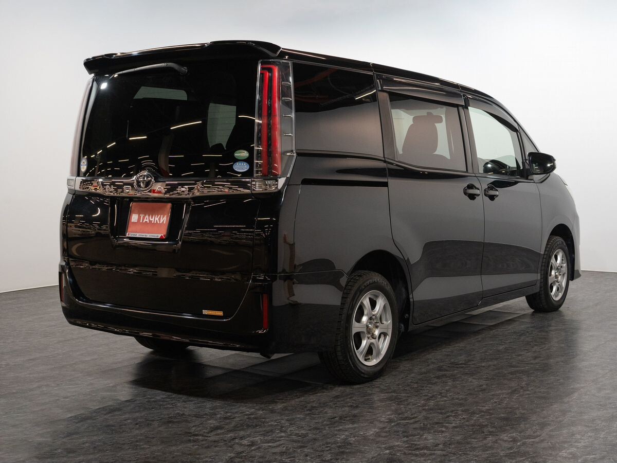 Toyota Noah 2017 - фото автомобиля