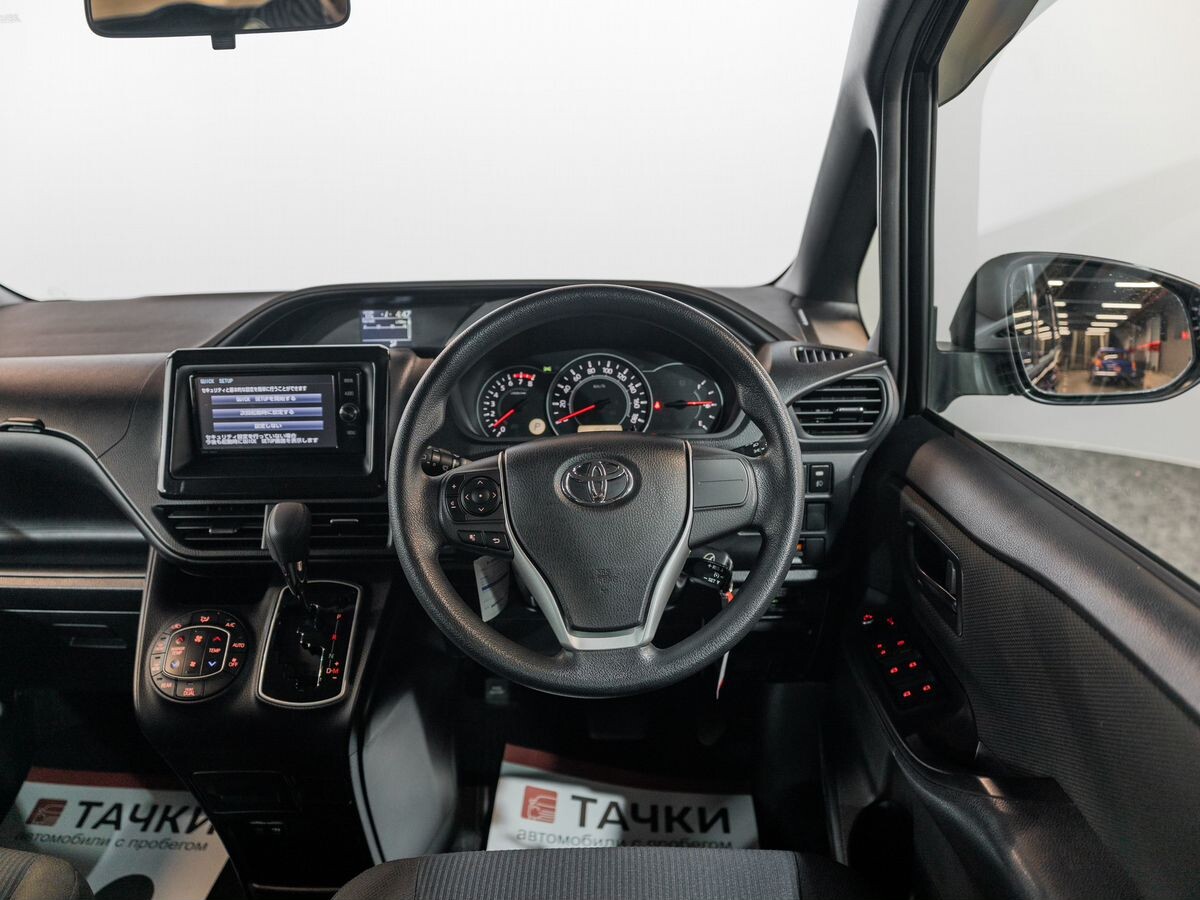 Toyota Noah 2017 - фото автомобиля