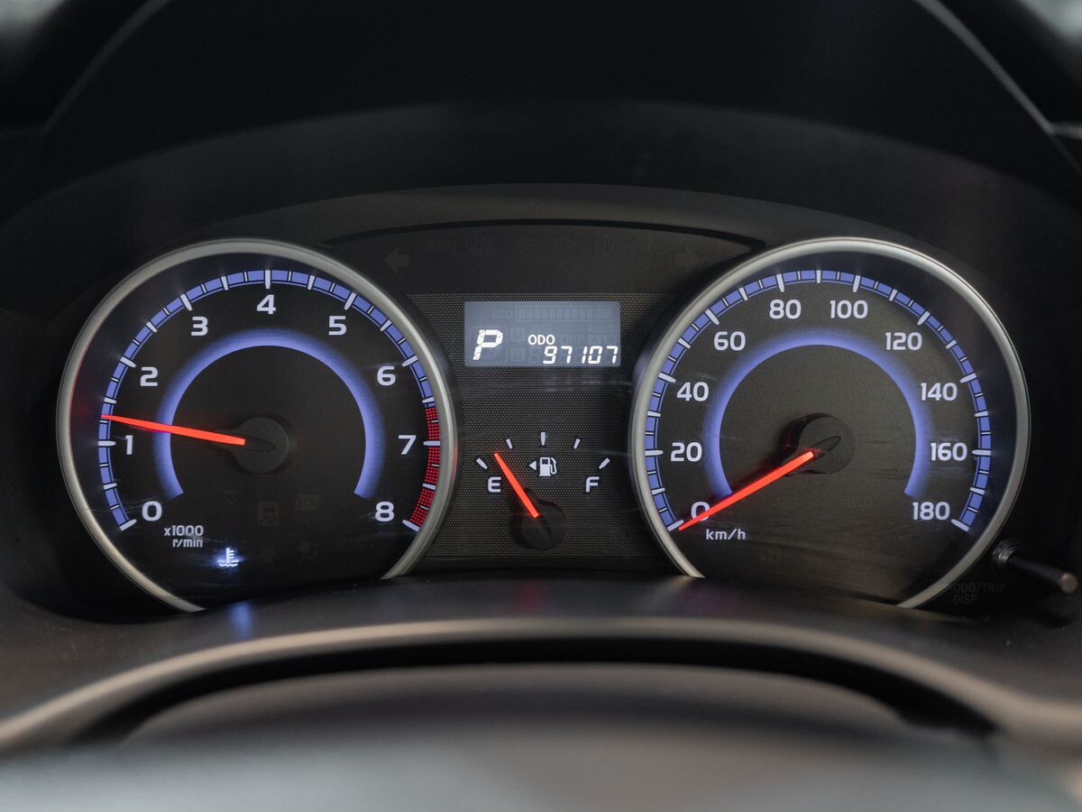 Toyota Wish 2013 - фото автомобиля