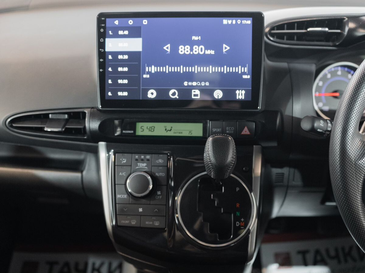 Toyota Wish 2013 - фото автомобиля