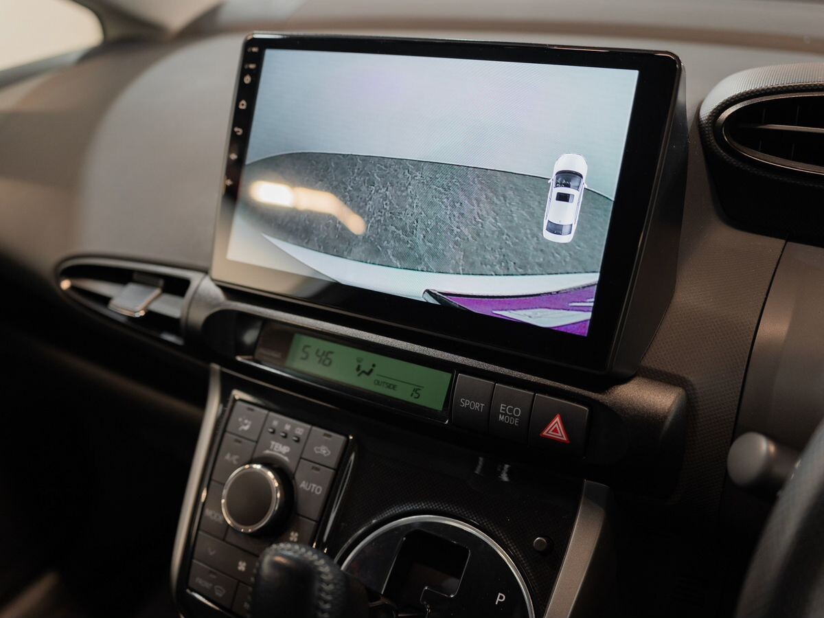 Toyota Wish 2013 - фото автомобиля