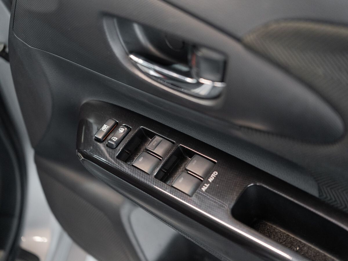 Toyota Wish 2013 - фото автомобиля