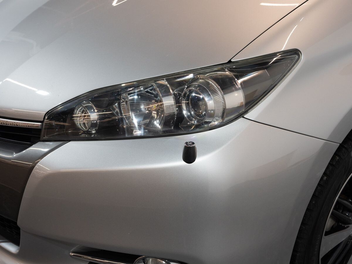 Toyota Wish 2013 - фото автомобиля