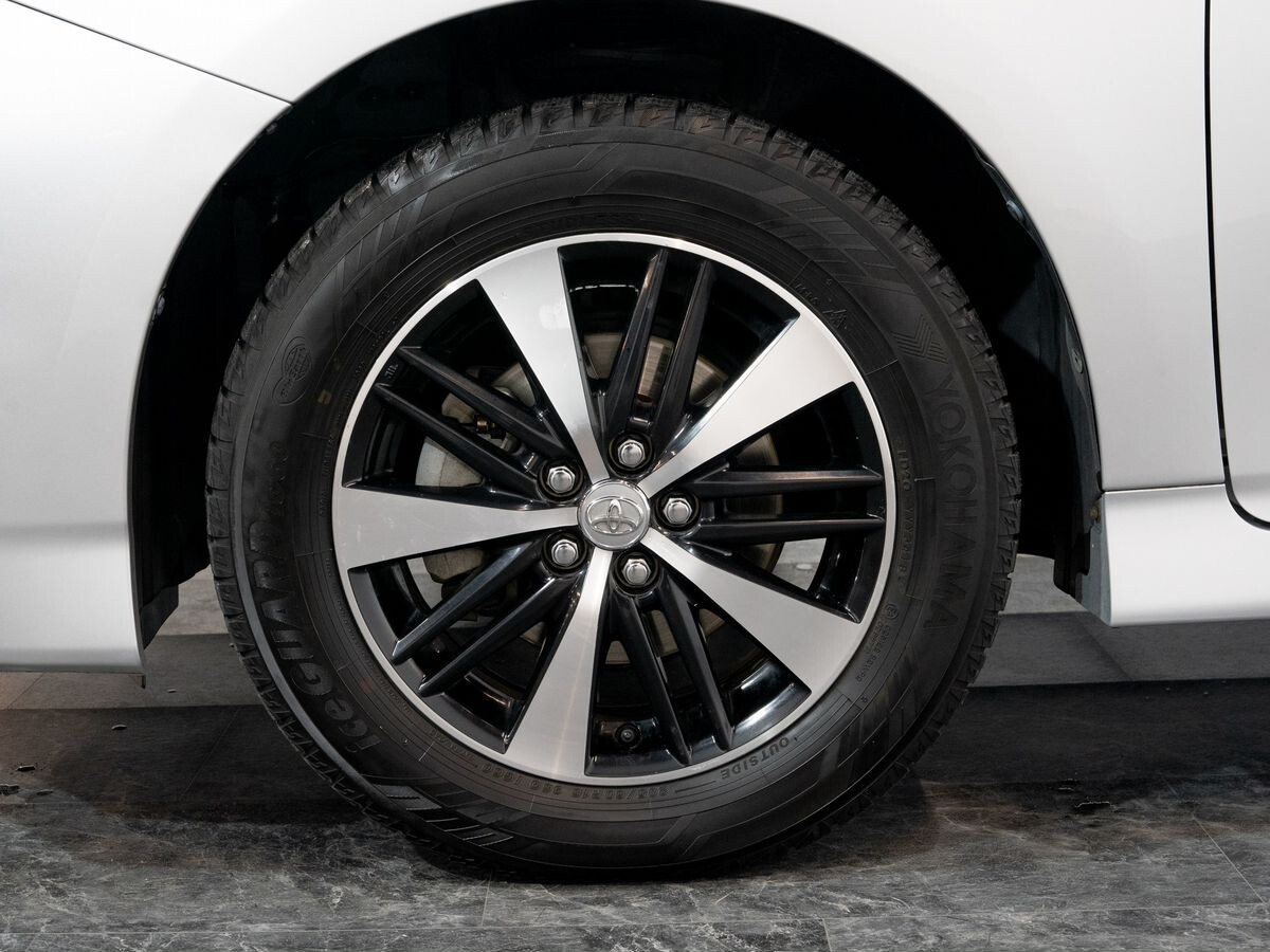 Toyota Wish 2013 - фото автомобиля