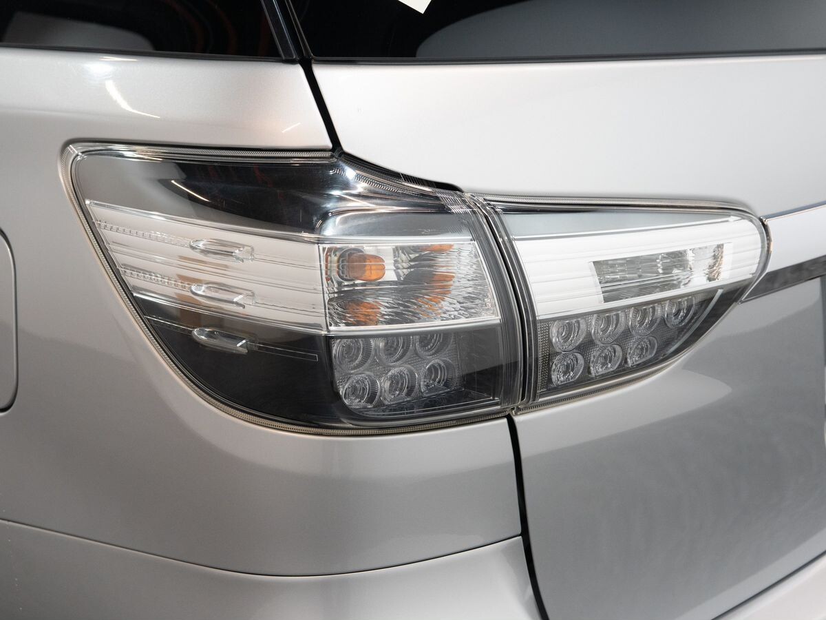 Toyota Wish 2013 - фото автомобиля