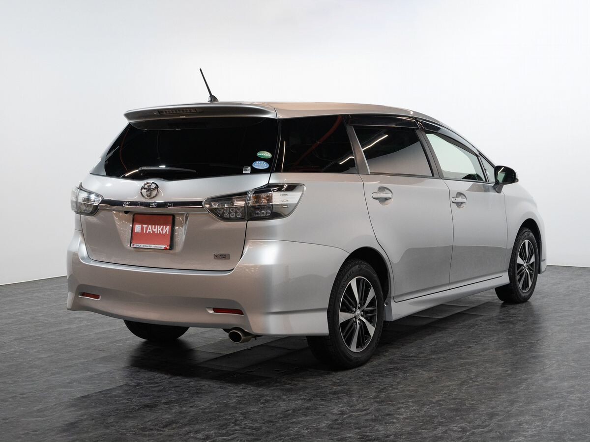 Toyota Wish 2013 - фото автомобиля