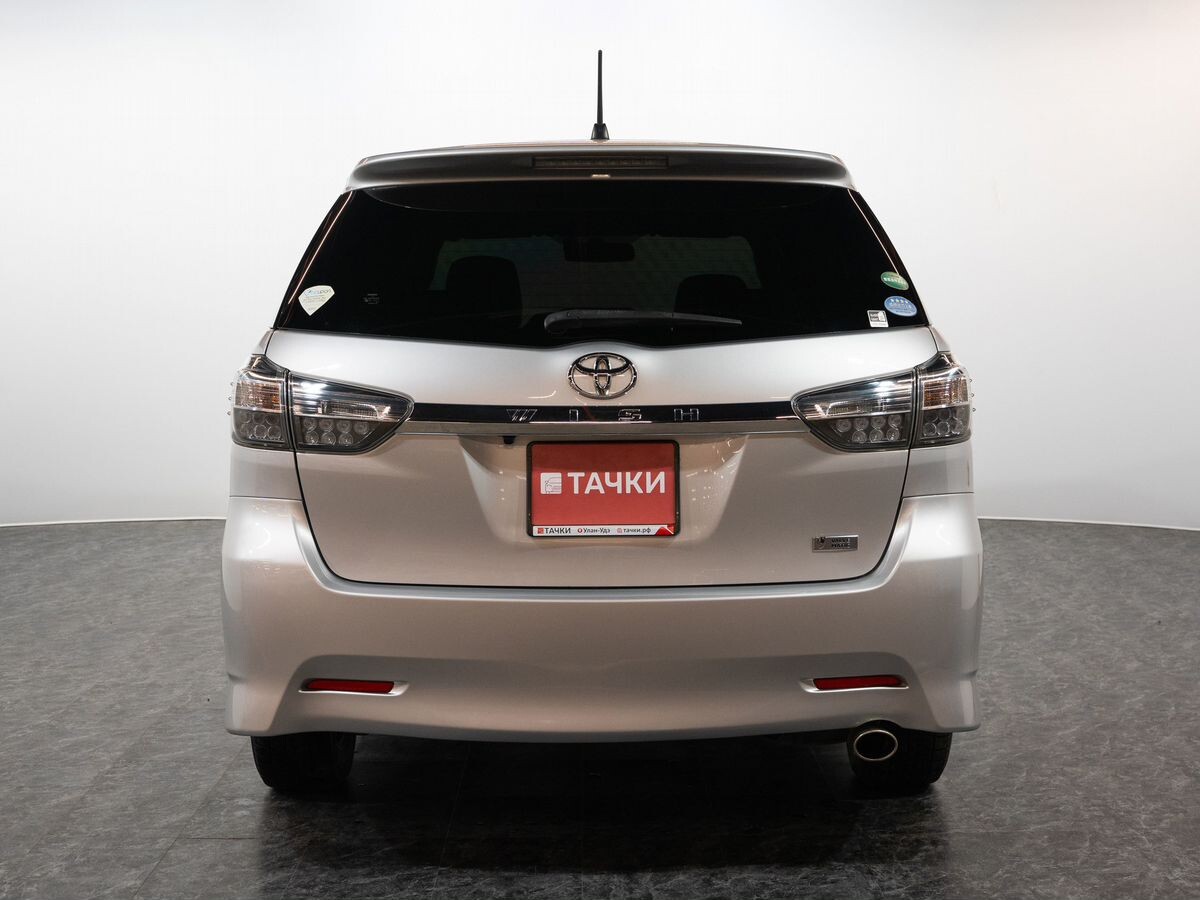 Toyota Wish 2013 - фото автомобиля