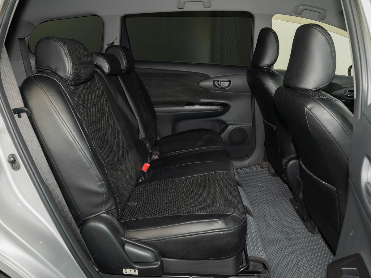 Toyota Wish 2013 - фото автомобиля