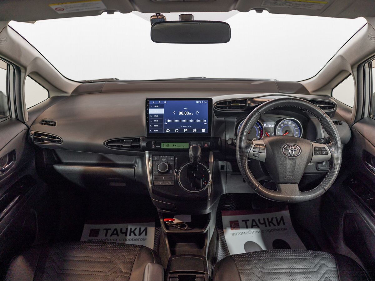 Toyota Wish 2013 - фото автомобиля