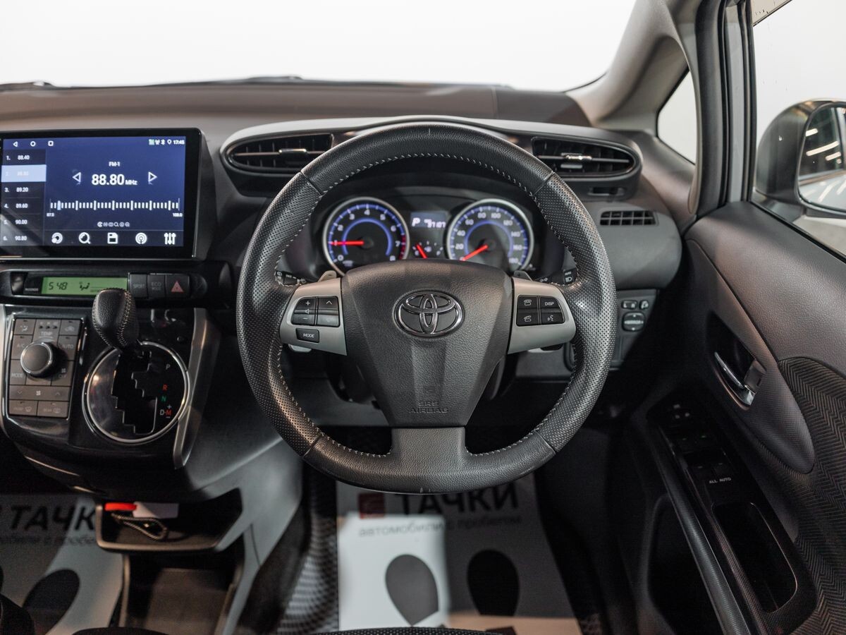 Toyota Wish 2013 - фото автомобиля
