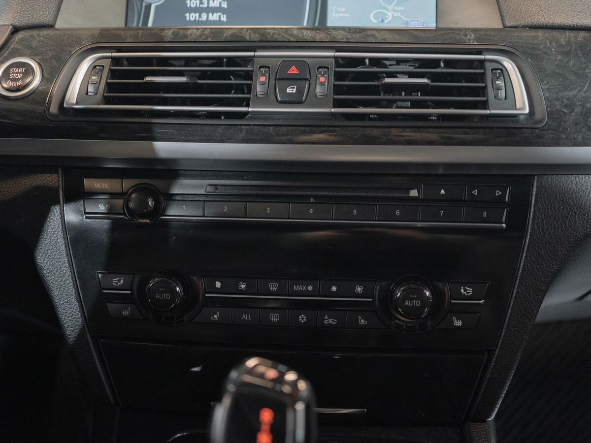 BMW 7 серии 2011 - фото автомобиля