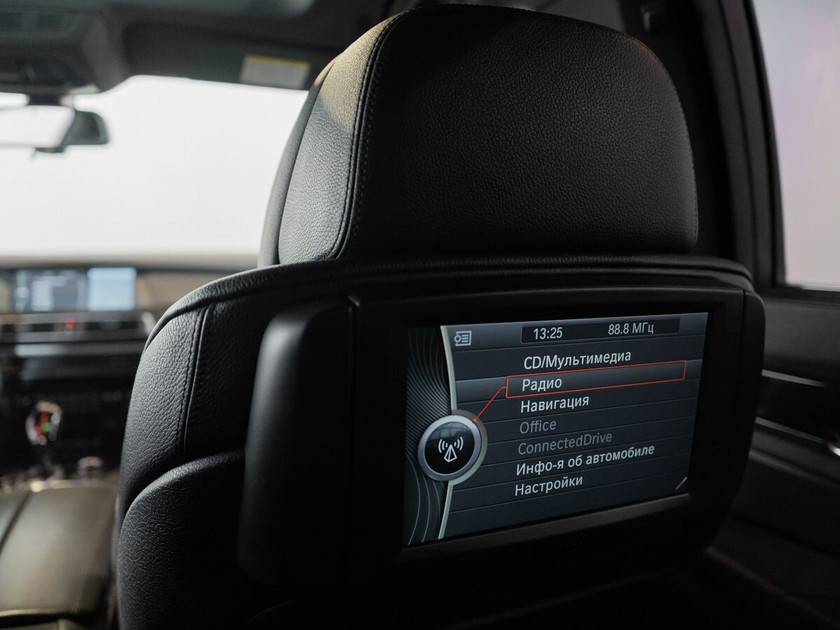 BMW 7 серии 2011 - фото автомобиля