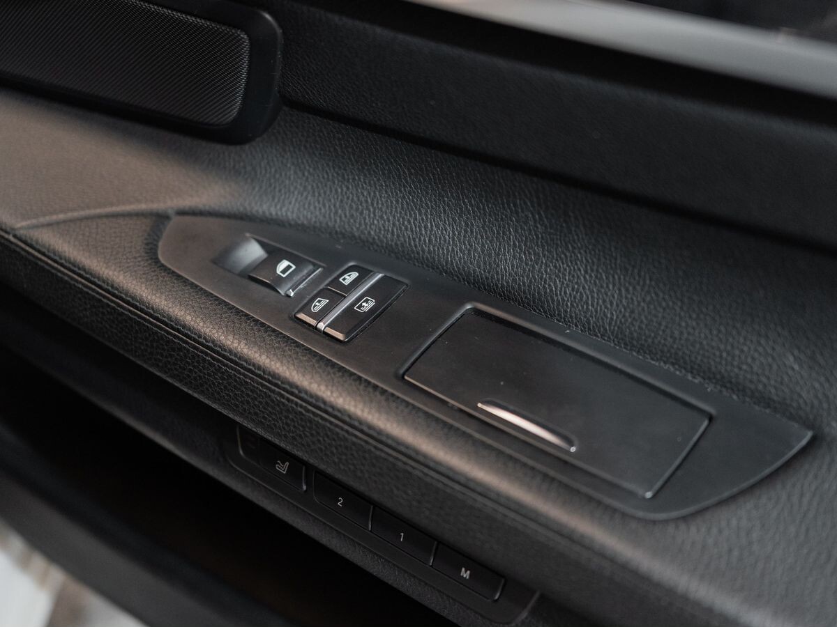 BMW 7 серии 2011 - фото автомобиля