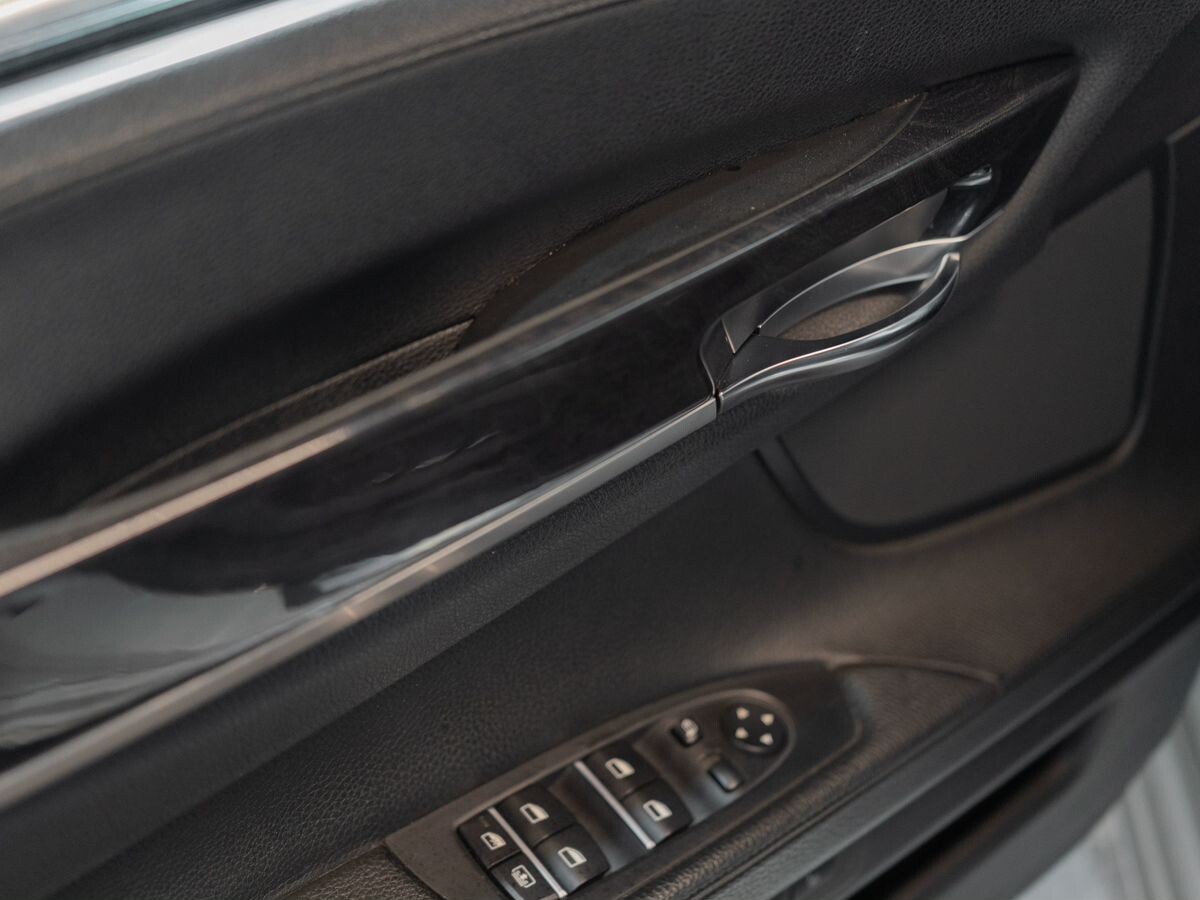 BMW 7 серии 2011 - фото автомобиля