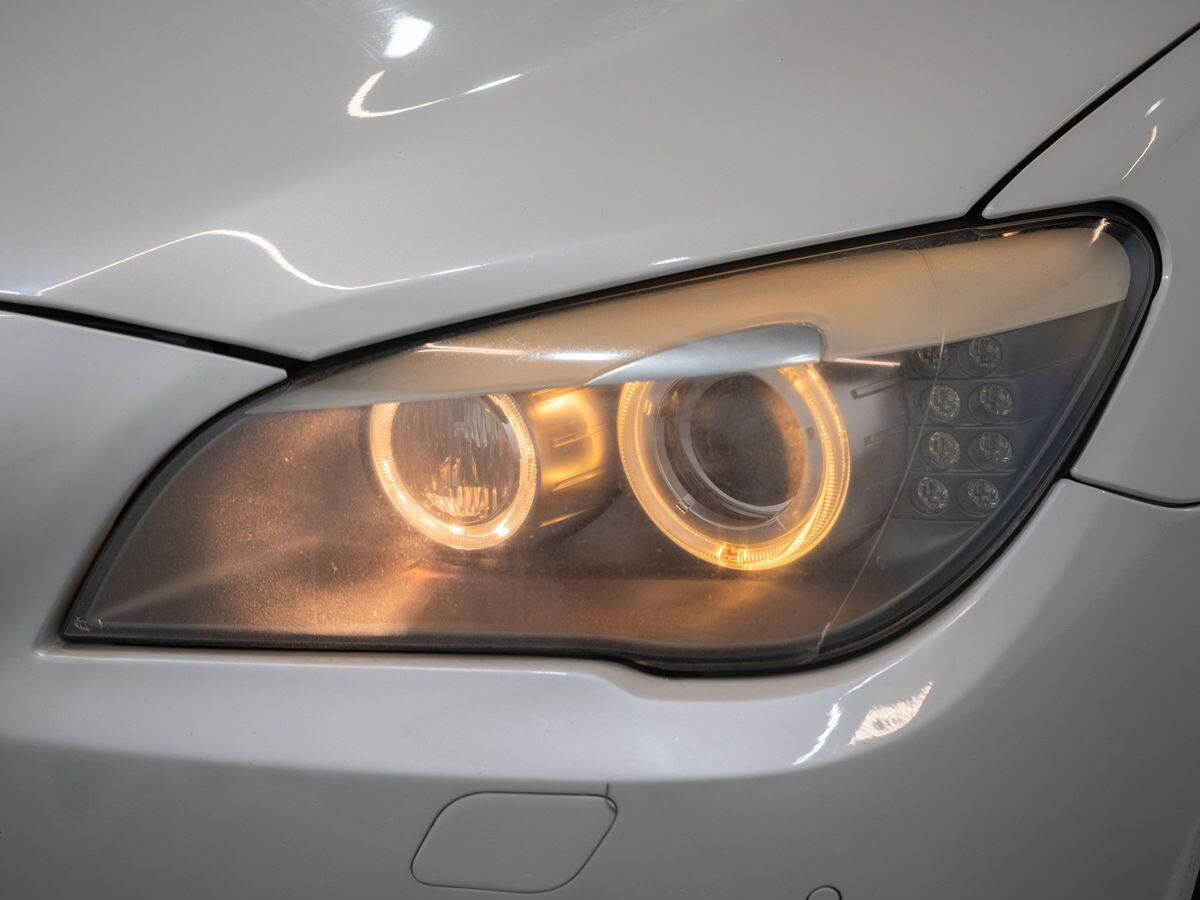 BMW 7 серии 2011 - фото автомобиля