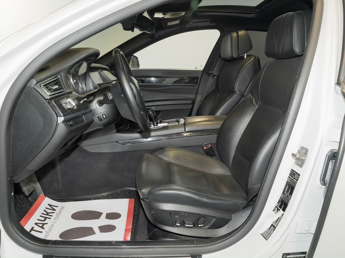 BMW 7 серии 2011 - фото автомобиля