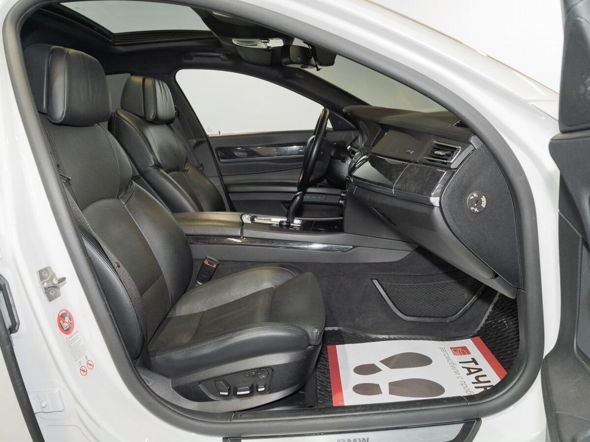 BMW 7 серии 2011 - фото автомобиля