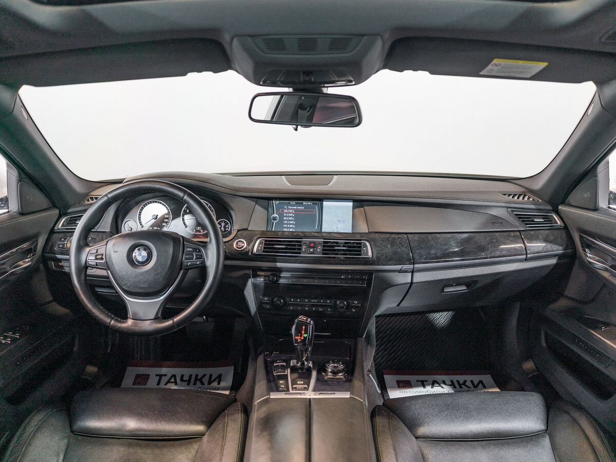 BMW 7 серии 2011 - фото автомобиля