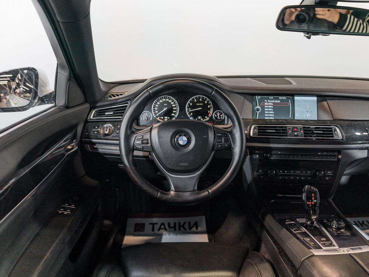BMW 7 серии 2011 - фото автомобиля