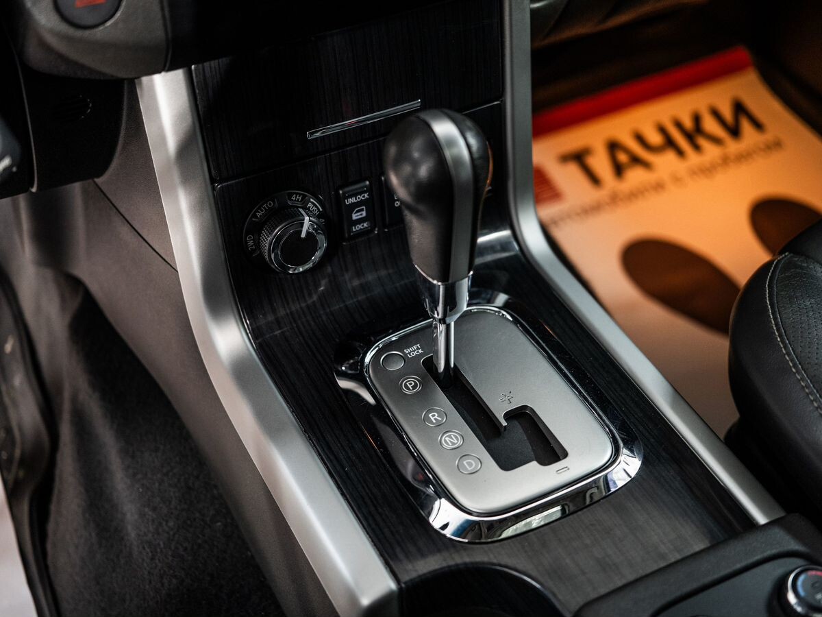 Nissan Pathfinder 2013 - фото автомобиля