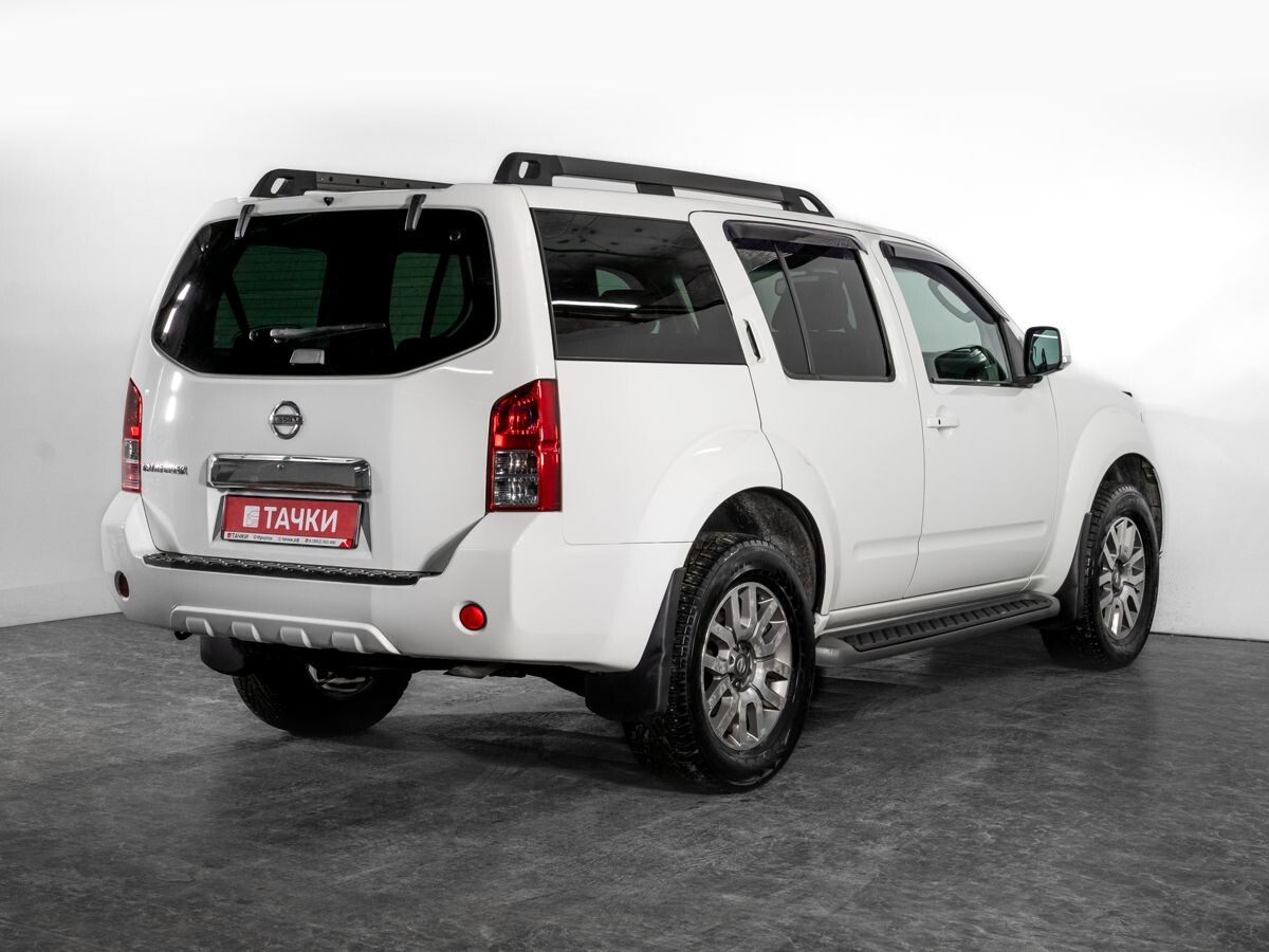 Nissan Pathfinder 2013 - фото автомобиля