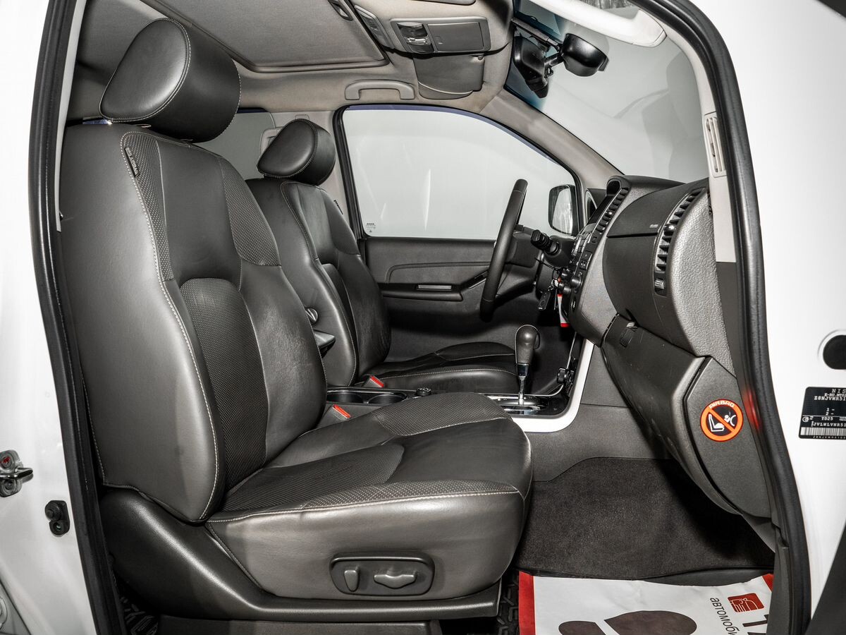 Nissan Pathfinder 2013 - фото автомобиля